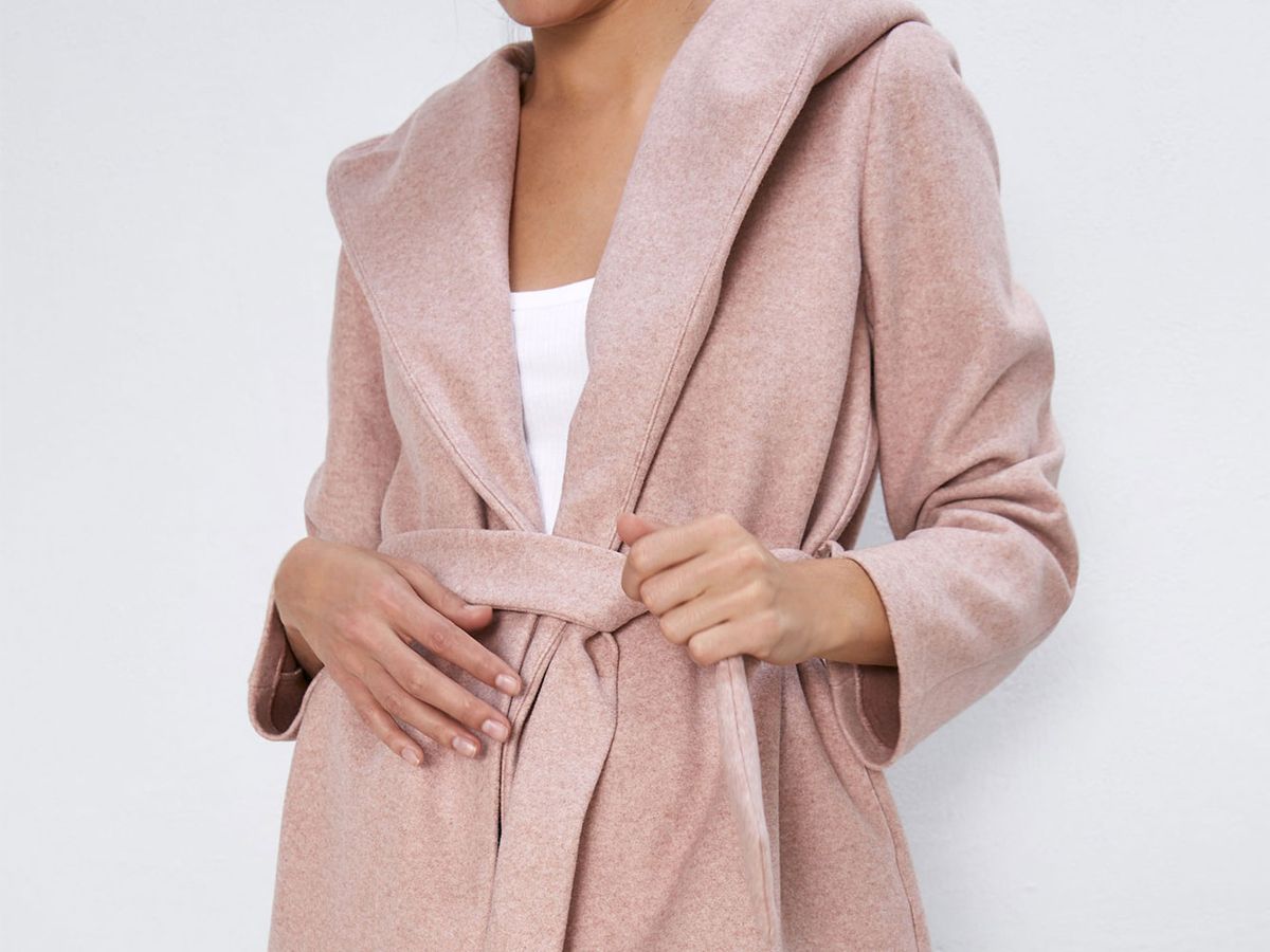 Por fin es tiempo llevar este abrigo con capucha de Zara