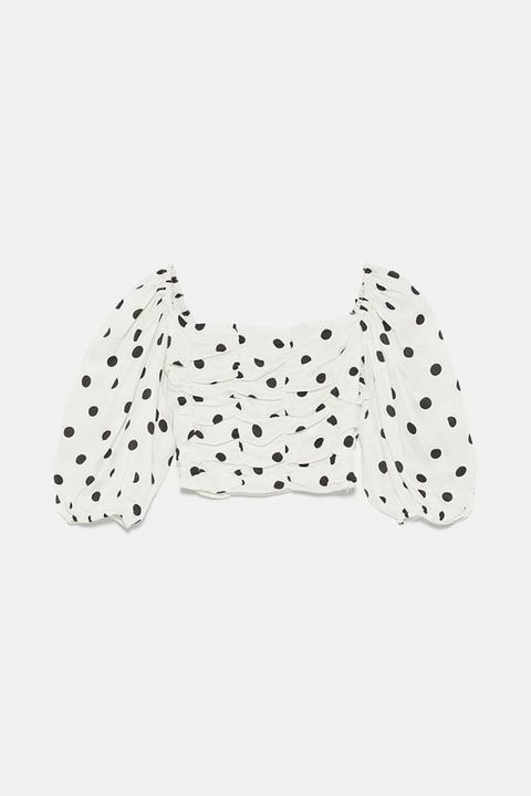 8 blusas de lunares de Sfera y Uterqüe ideales como la viral de topos de Zara