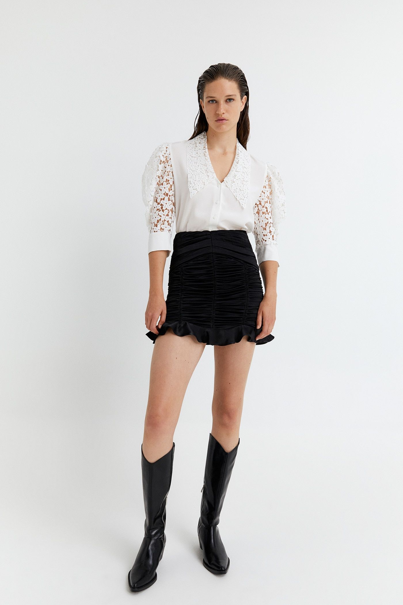 La camisa blanca calada de Sfera que nos está quitando el sueño La camisa blanca calada de Sfera que nos está quitando el sueño