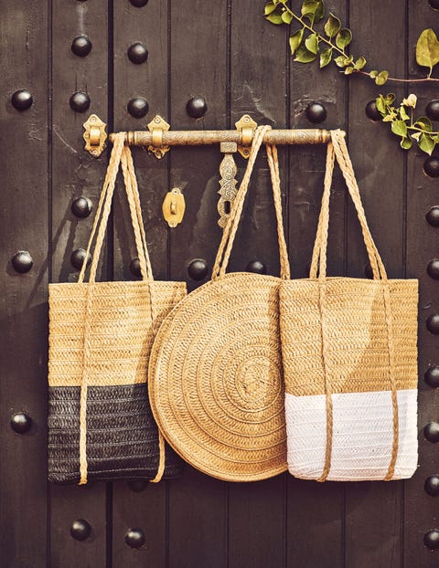 ideas para llevar nuestras cestas y bolsos de rafia