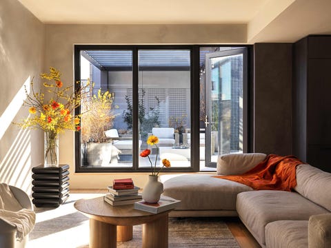 This Harlem Bachelor Pad Is Filled with Quiet Drama This Harlem Bachelor Pad Is Filled with Quiet Drama
