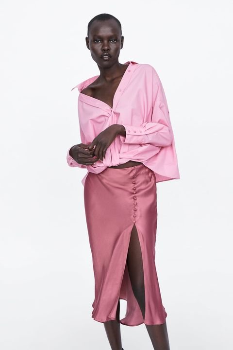 Con falda rosa abotonada de Zara tienes asegurado el look ideal
