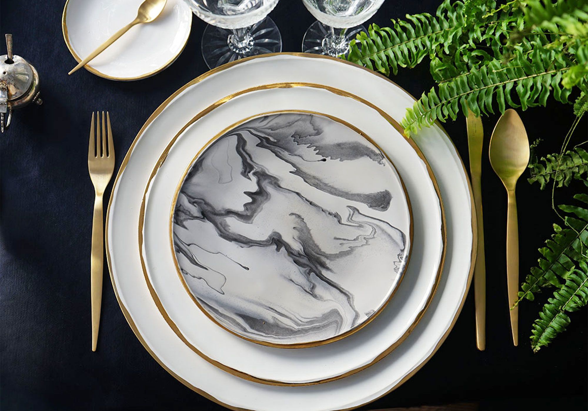 Marcas de vajilla y menaje españolas para ser la mejor Sopera porcelana detalle pulpo VAJILLA MESA | Zara Home