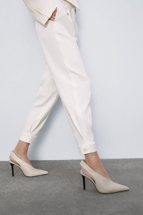 pantalón blanco de Zara que estiliza-Look pantalones blancos