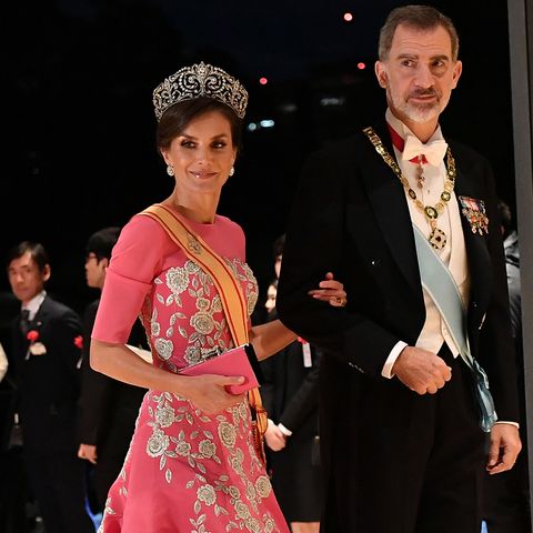 reina Letizia vestido rosa Carolina Herrera cena gala Japón