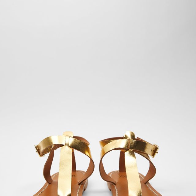 Las sandalias planas de tiras finas Zara: del verano