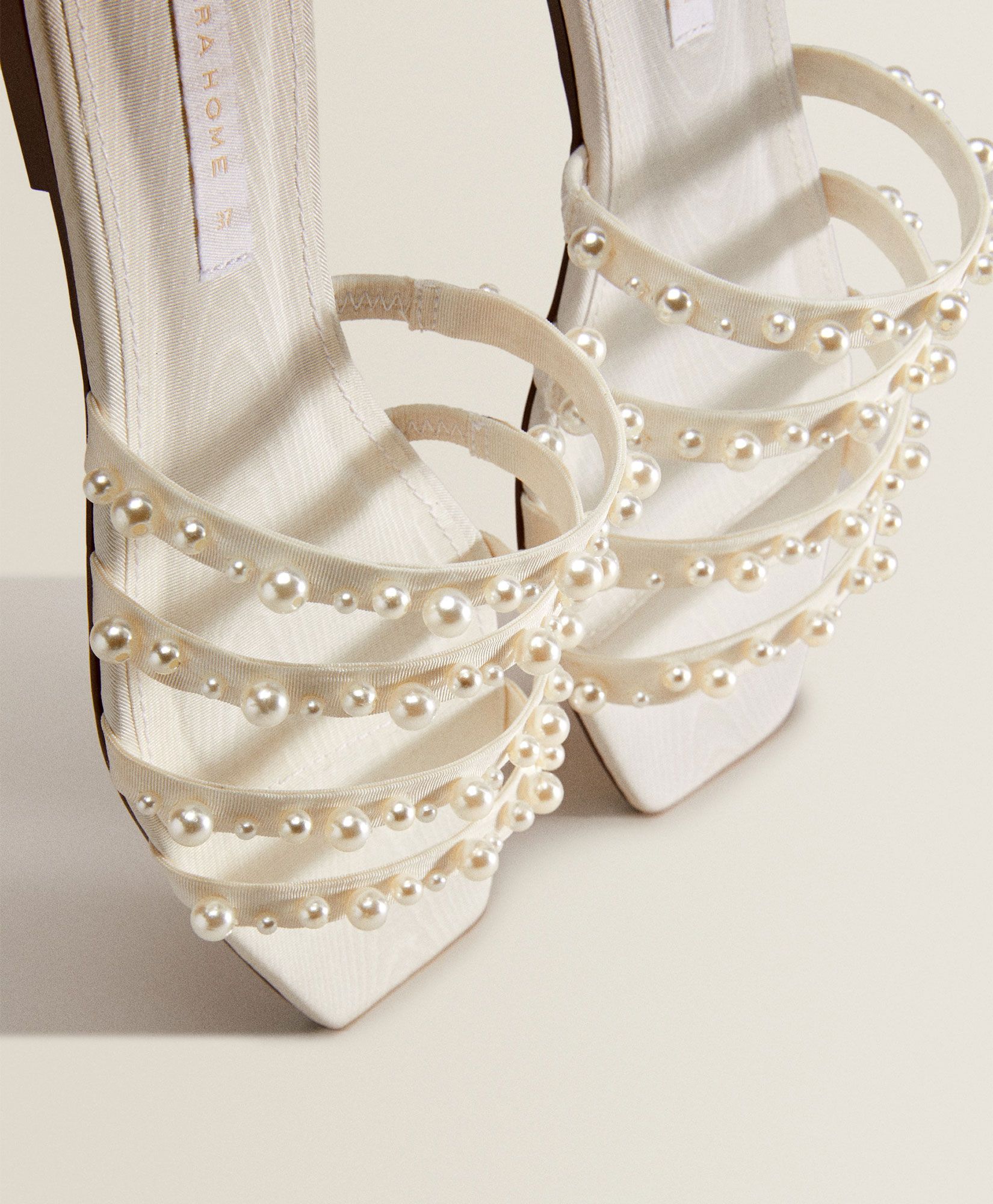 sandalias planas de perlas de Zara Home son bonitas