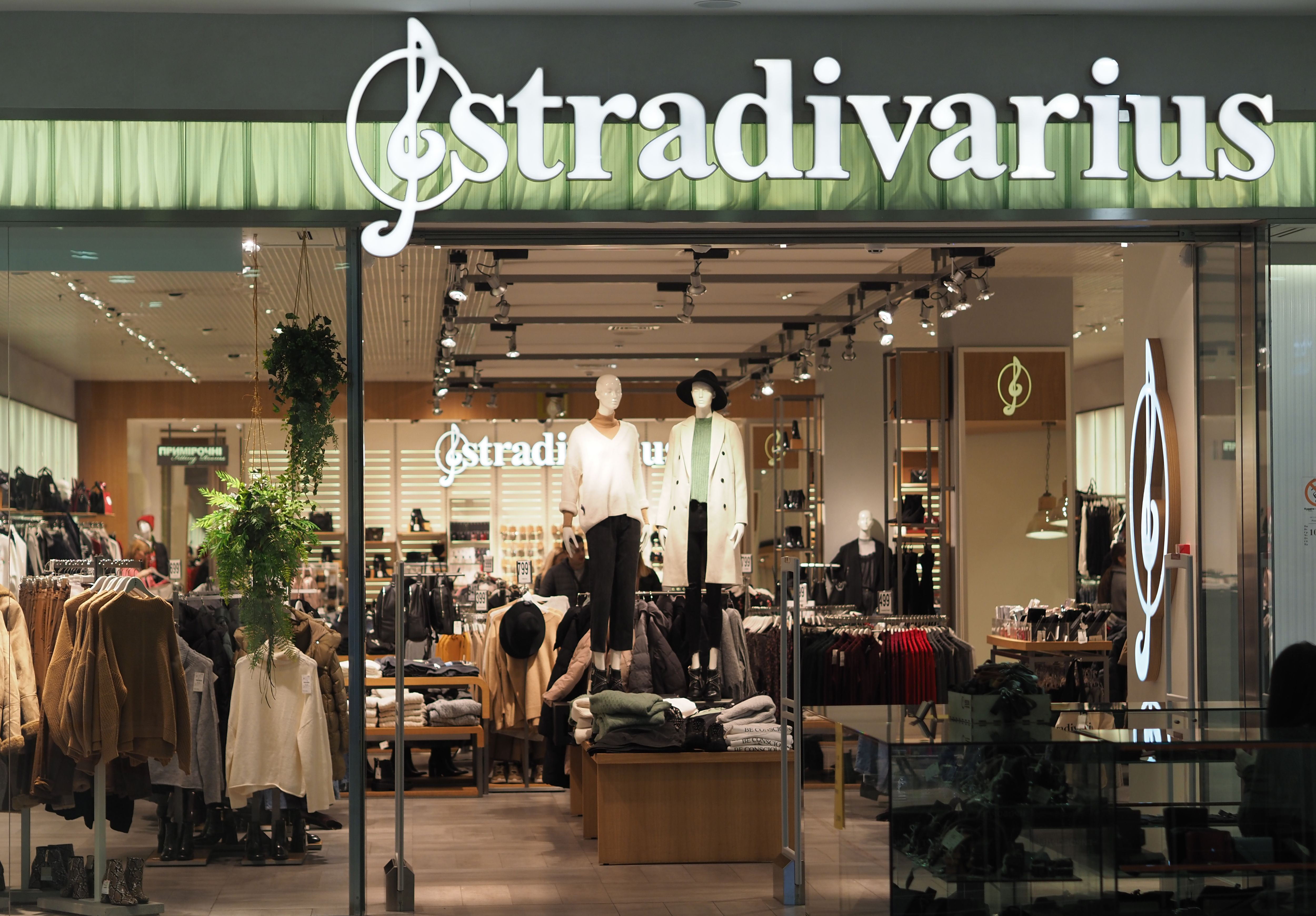 sección de ropa de Stradivarius más