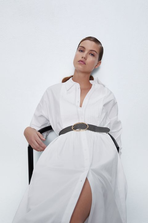El vestido blanco de Zara que alpargatas y cesta