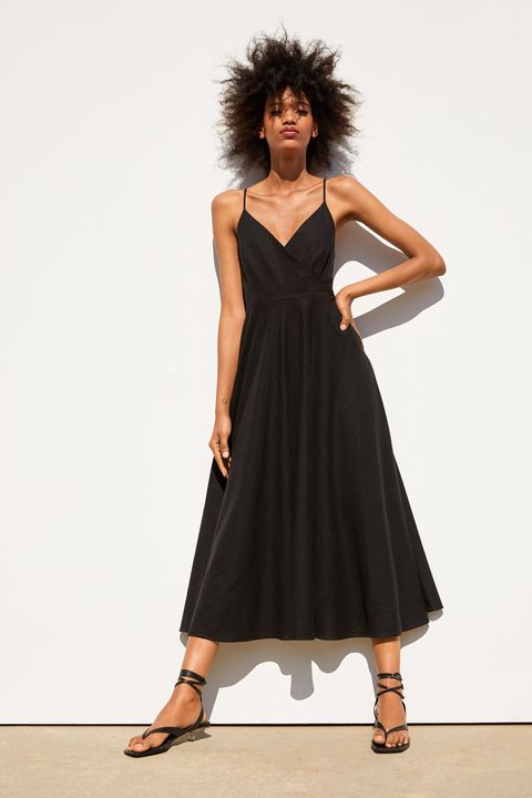Locura Descubrir exilio El vestido negro de Zara con la espalda descubierta más maravillosa
