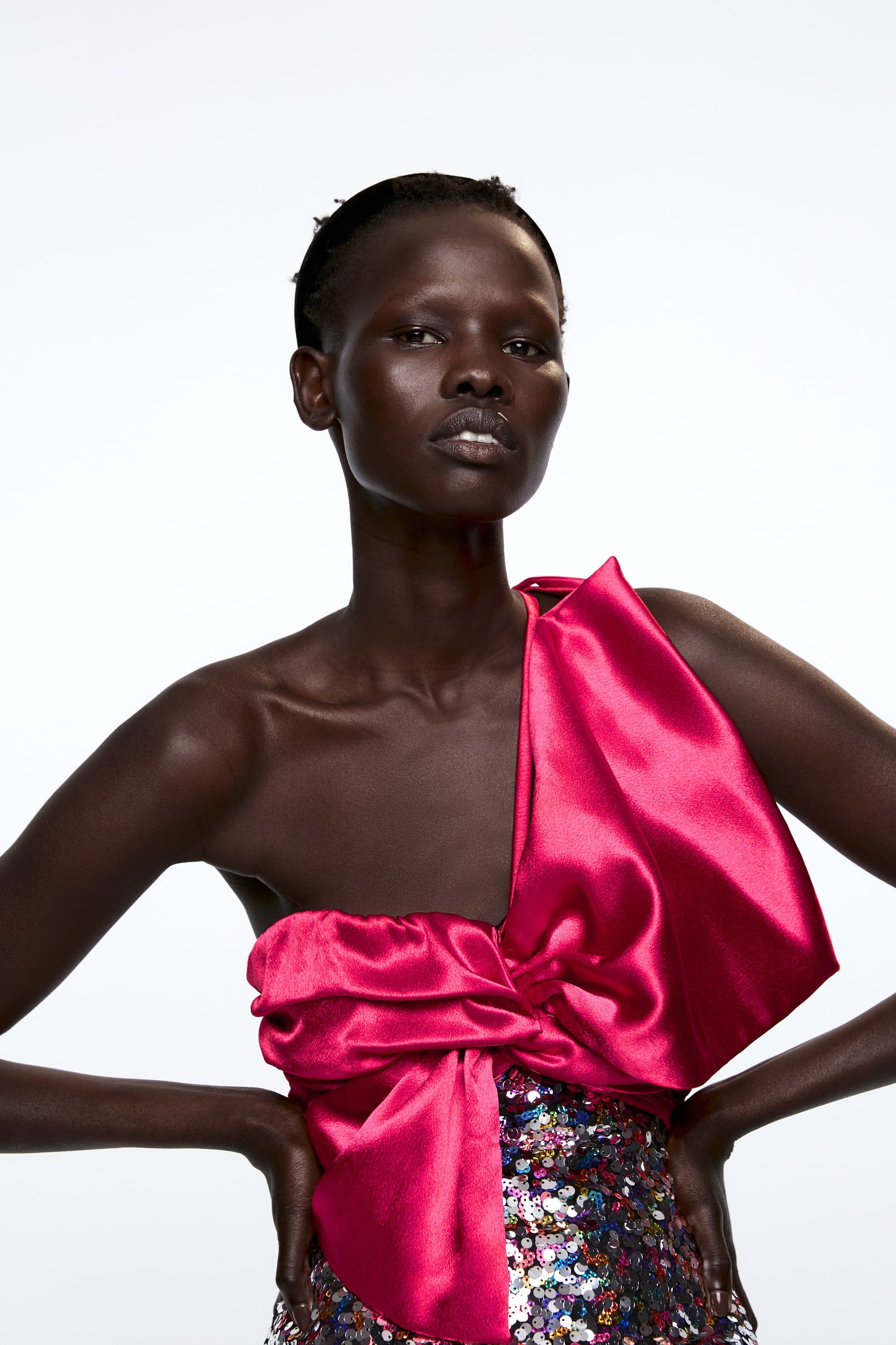 Los vestidos cortos de fiesta y tops de Zara más espectaculares nunca ...