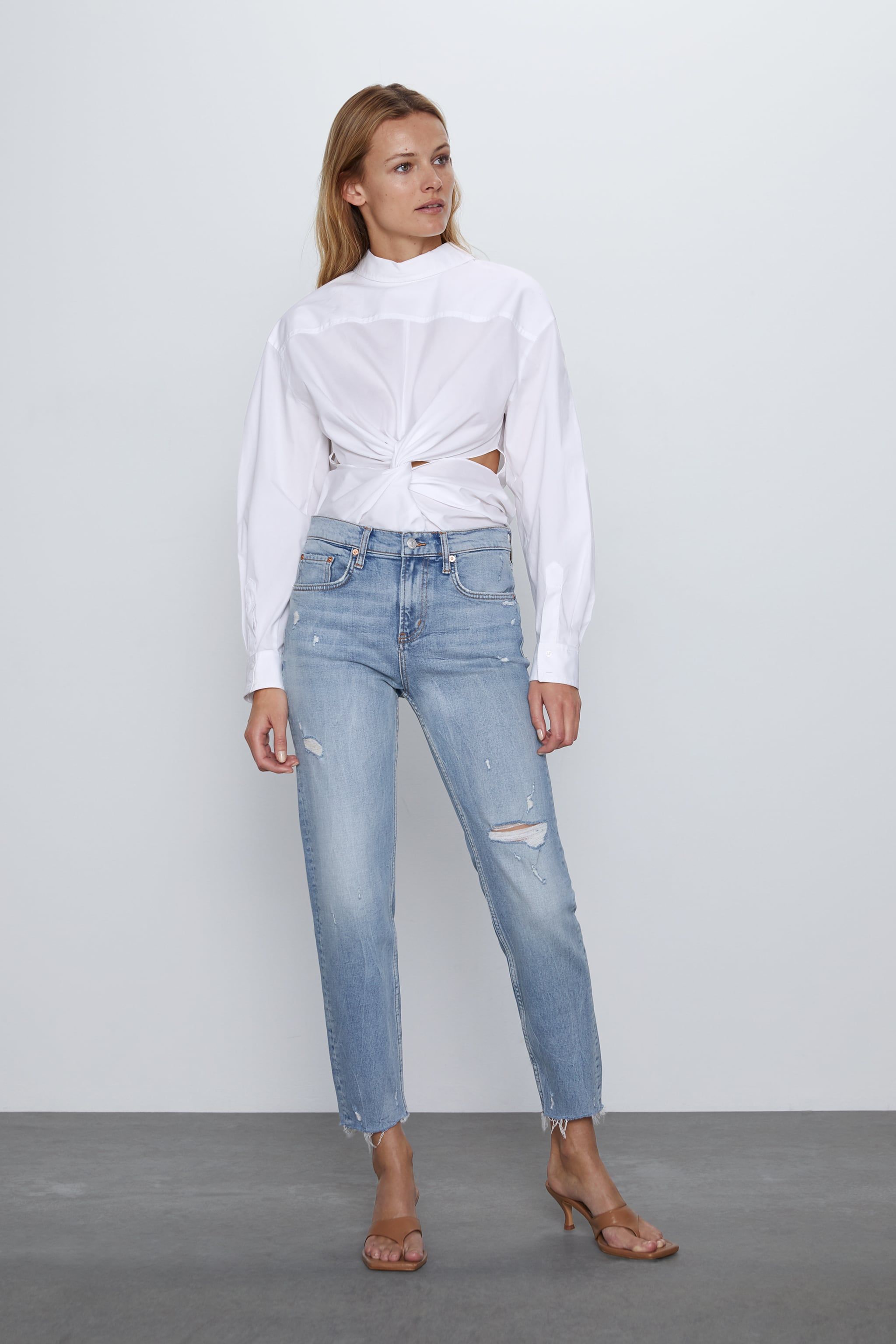 Zara rebaja de nuevo sus mejores vestidos,trajes, vaqueros y Zara rebaja la camisa blanca que más hace tipazo de toda la