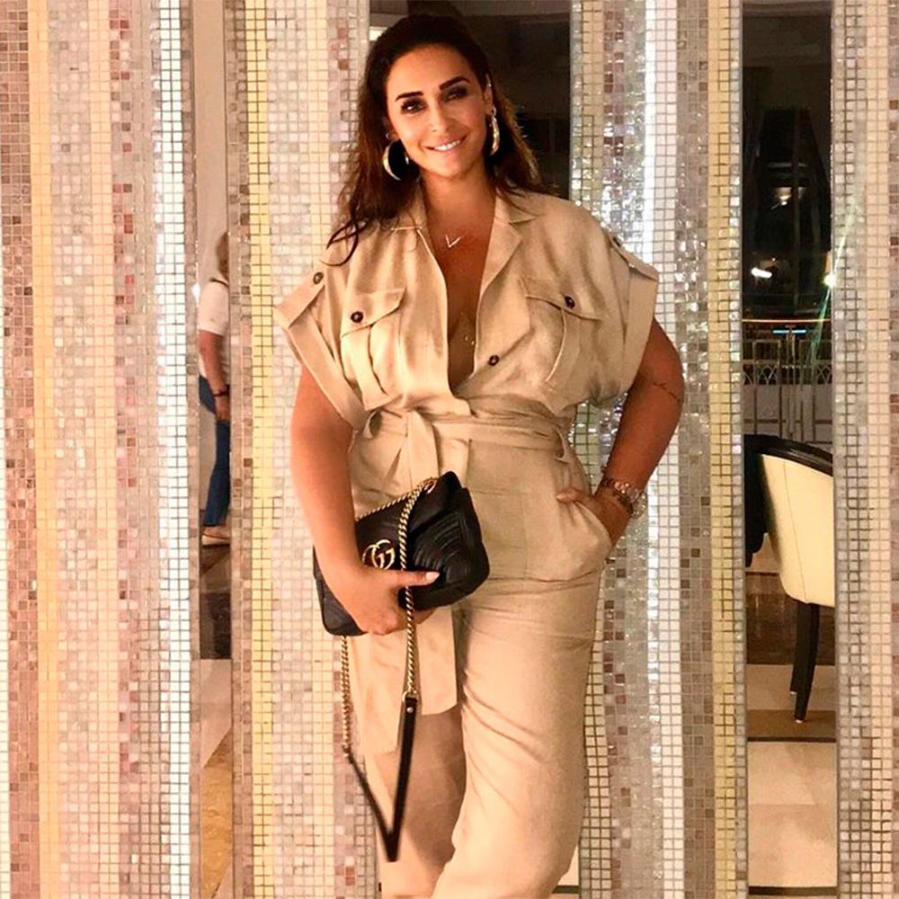 Vicky Martín Berrocal con mono largo beige de H&M Vicky Martín Berrocal ha comprado en H&M la camisa perfecta