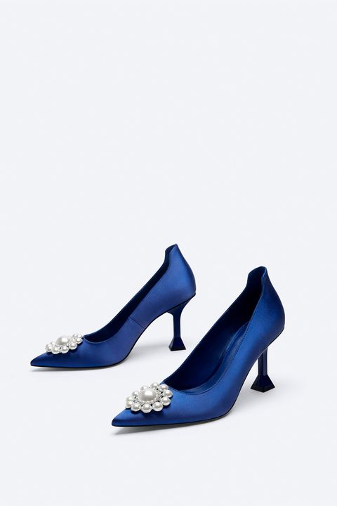 Carrie Bradshaw zapatos de tacón perlas de Uterqüe