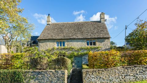 This Picture Perfect Cotswold Cottage Could Be Yours For 1 100 000