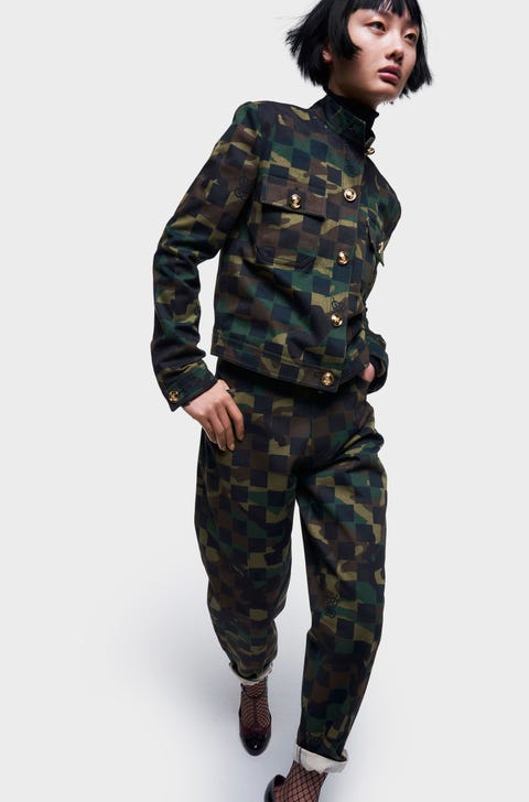 Giambattista Valli pre-fall 2021 stealth logo trend