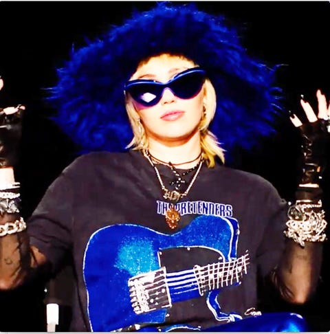 Miley Cyrus in Pretenders merch miley cyrus in pretenders merch