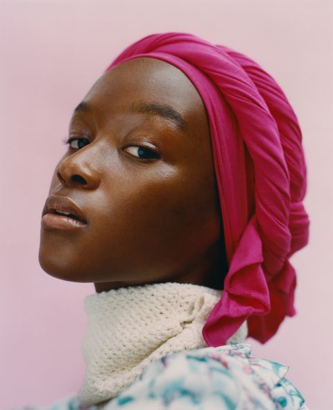 model in pink hijab