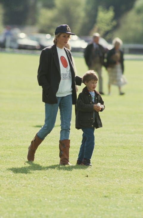 princess diana with prince william at a polo event