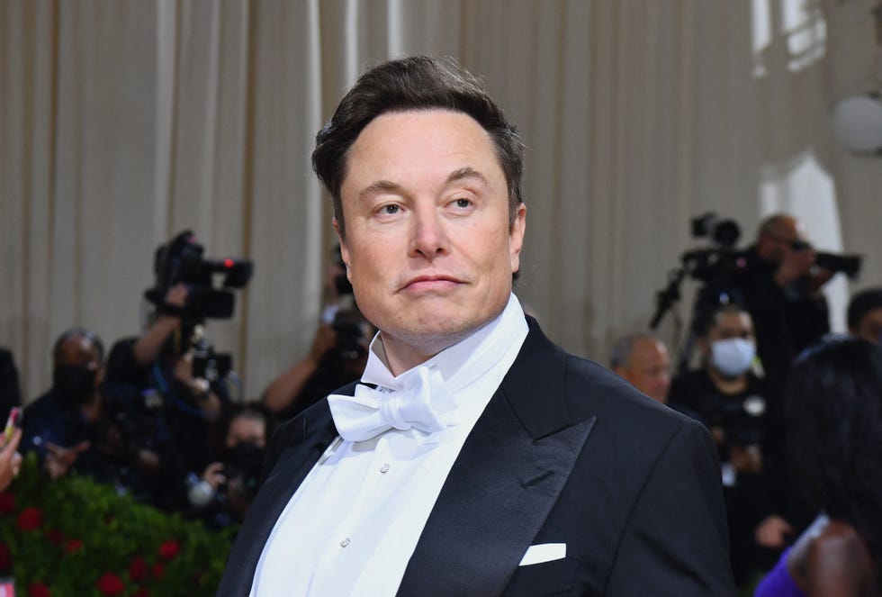 Watch this bodybuilder attempt to make it through a day following Elon Musk's routine thumbnail
