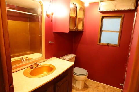 Elvis Presley S Mobile Home Is Up For Auction Gws Auctions To Elvis Presley Mobile Home Auction Bathroom
