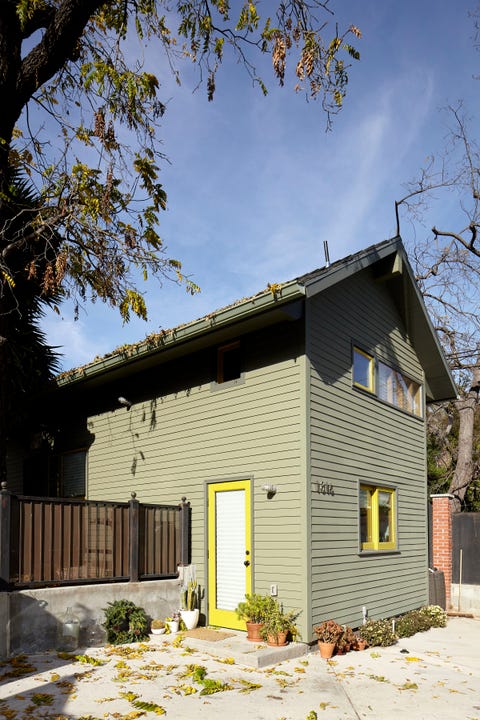 Bunch Design Creates A Multifunctional Backyard Guest House