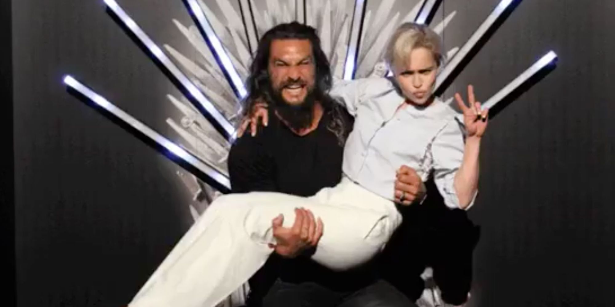 Emilia Clarke And Jason Momoa Reunite Game Of Thrones Daenerys And Khal Drogo Have Moment On Iron Throne