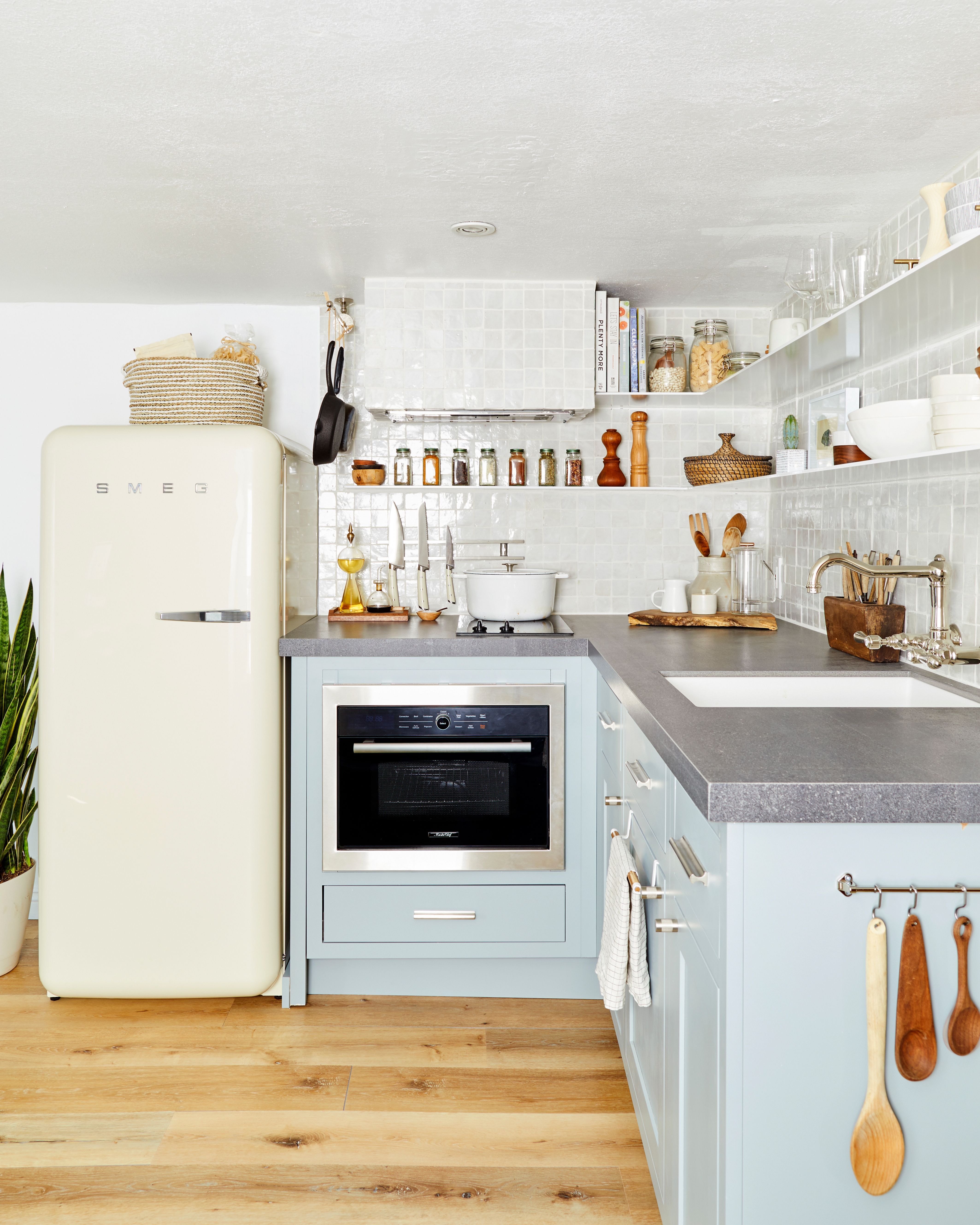 8 Best Small Kitchen Design Ideas - Small Kitchen Layout Photos