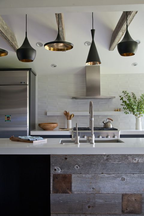40 Best Kitchen Lighting Ideas Modern, Hanging Light Fixture Over Kitchen Sink