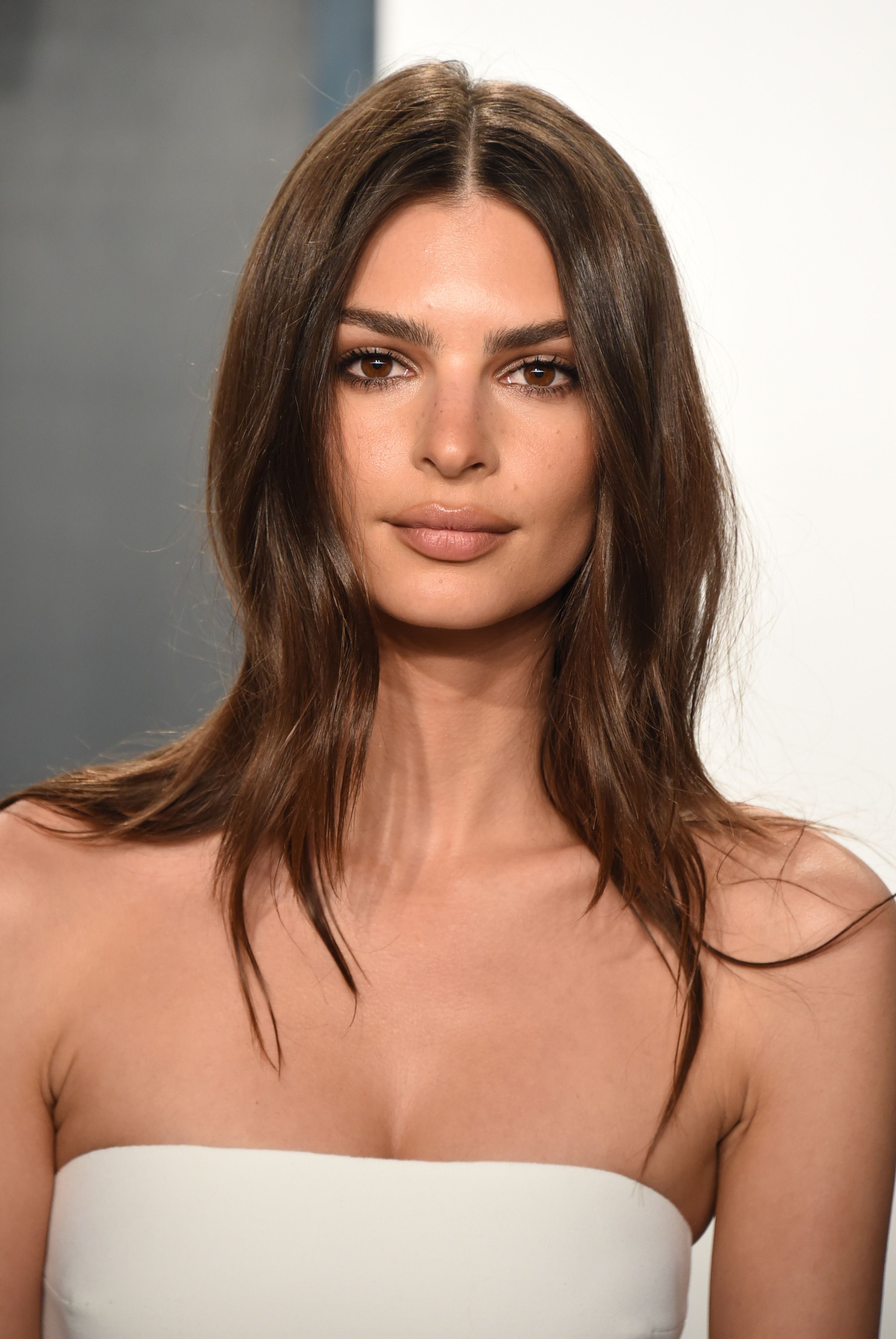 Cute Nudist Pregnant - Emily Ratajkowski Poses Nude for New, Stunning Maternity Photos