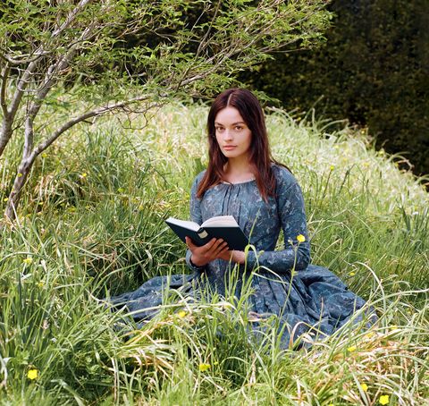 Emily, de Frances O'Connor : un biopic sur Emily Brontë avec Emma MacKey - Page 2 Emma-mackay-alternative-1664921579