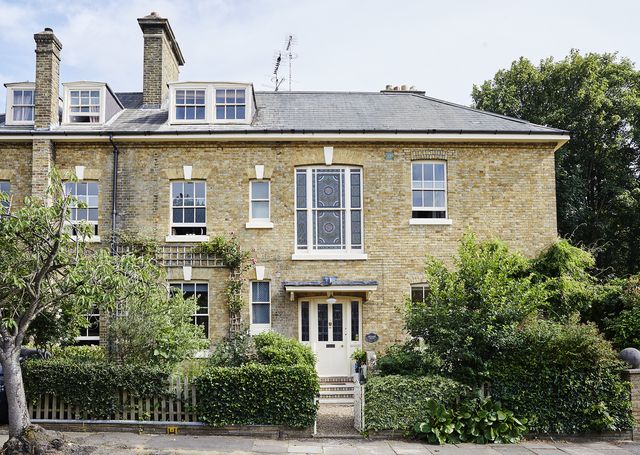 emma rossi's watford family home