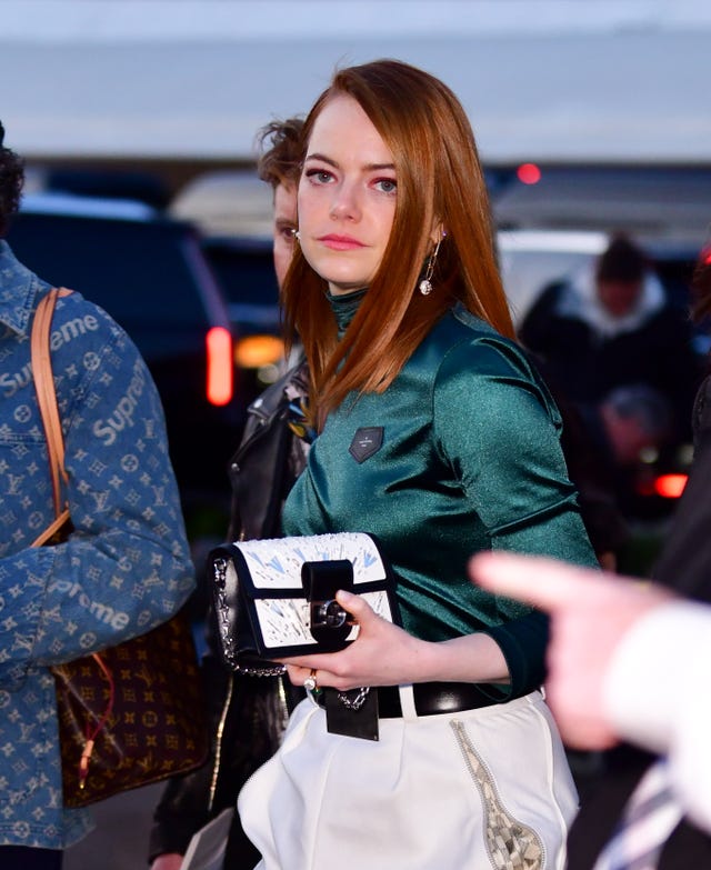 https://hips.hearstapps.com/hmg-prod.s3.amazonaws.com/images/emma-stone-leaves-the-louis-vuitton-cruise-2020-fashion-news-photo-1142321873-1567365247.jpg?crop=1.00xw:0.410xh;0,0.0682xh&resize=640:*