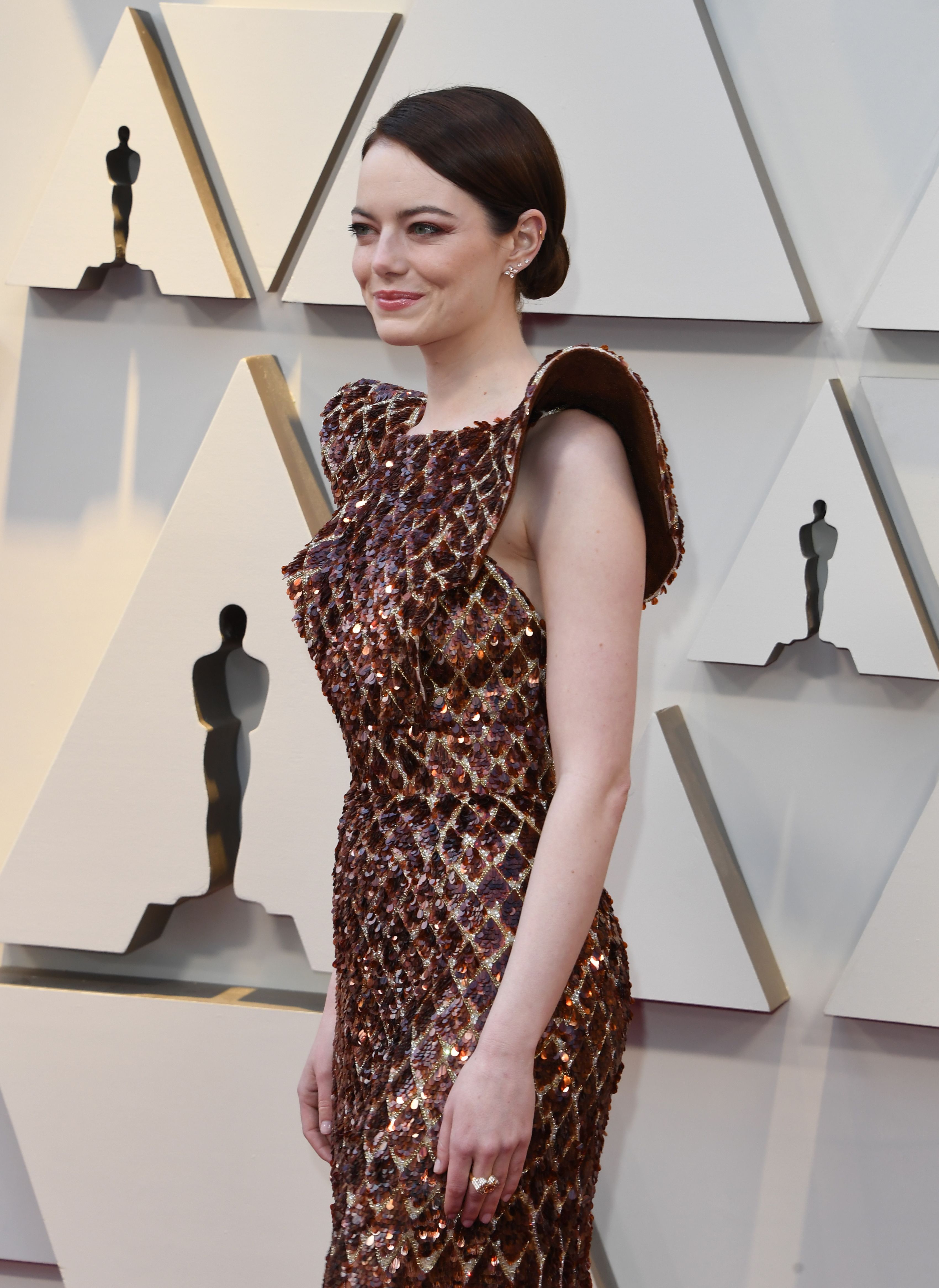 Emma Stone S 19 Oscar Dress Looks Like A Honey Comb The Favourite Actress Red Carpet Outfit