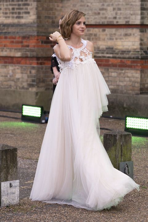 El original vestido de novia de Emma Watson con pantalón campana