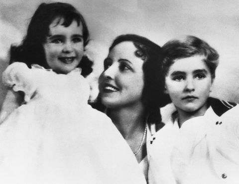 elizabeth taylor with her mother and brother