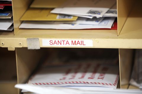 BRITAIN-CHRISTMAS-MAIL-FEATURE