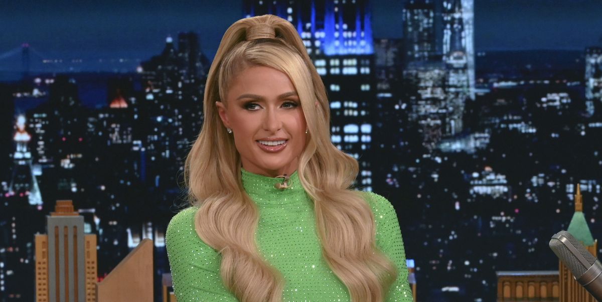 Paris Hilton Accidentally Showed Up in Two Different Shoes on the ‘Tonight Show’
