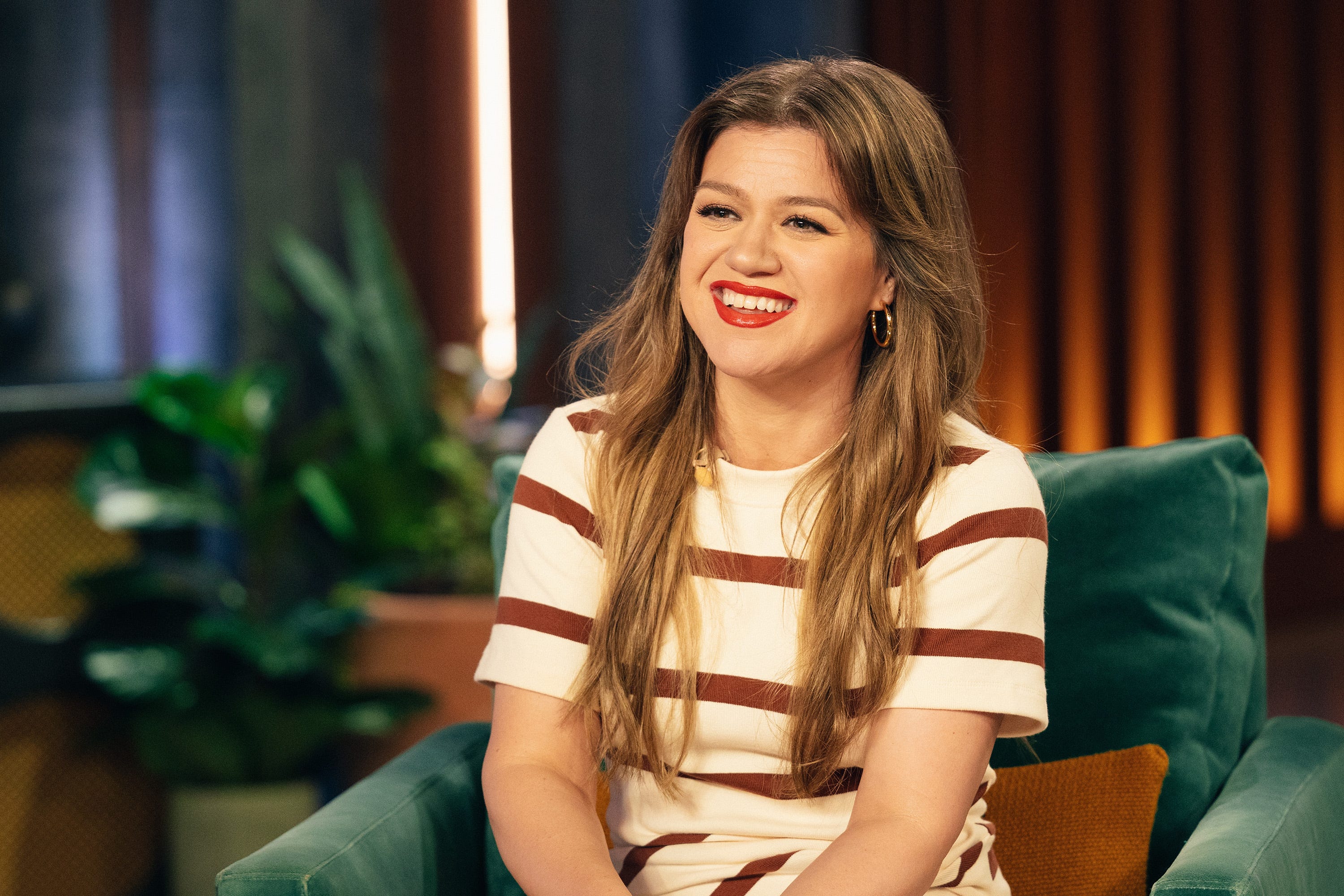 Kelly Clarkson Fans Are Very Merry Over Her Latest Career News