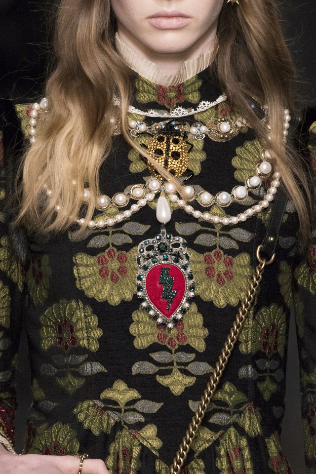 close up dettaglio vestito gucci della collezione autunno inverno 2016