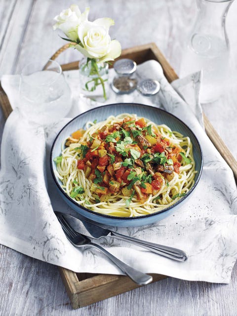 espaguetis con sardinas y salsa boloñesa