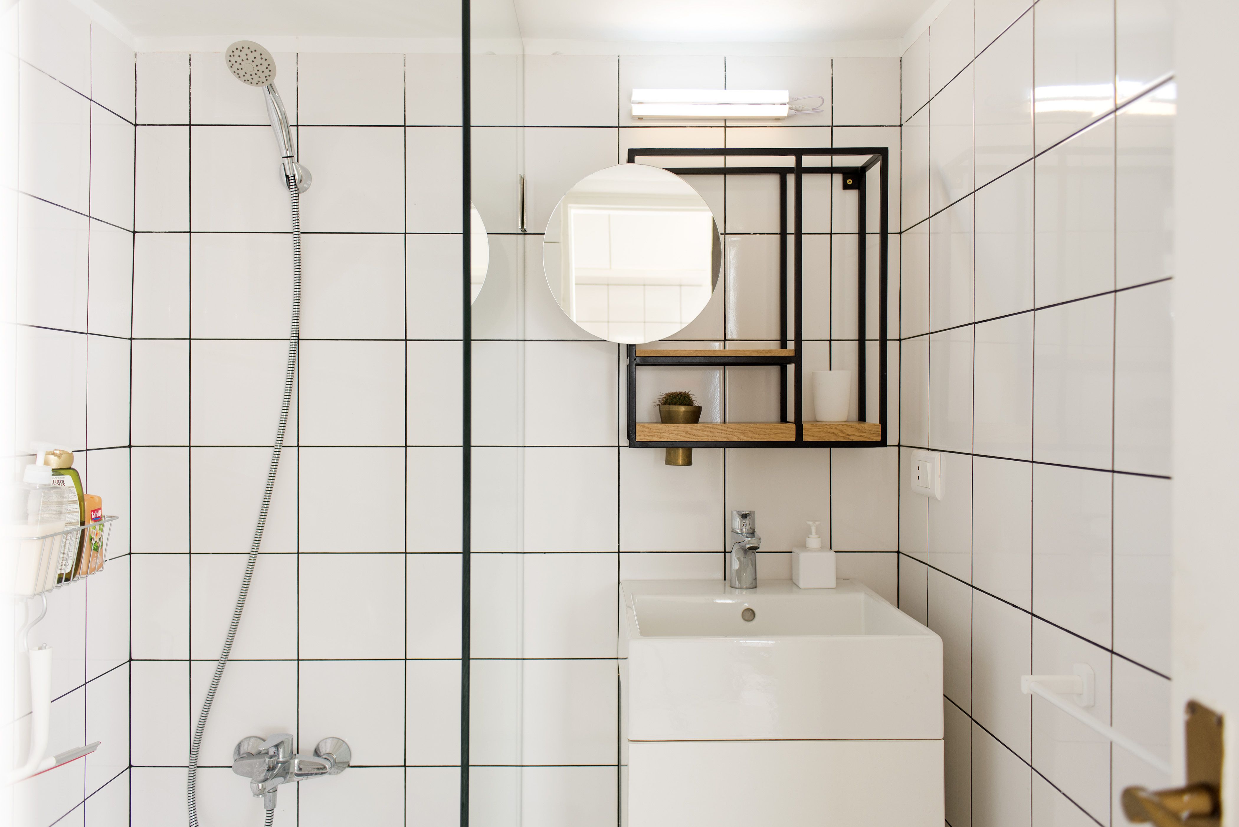 Suradam Tutor Contable 30 cuartos de baño de color blanco con encanto y estilo