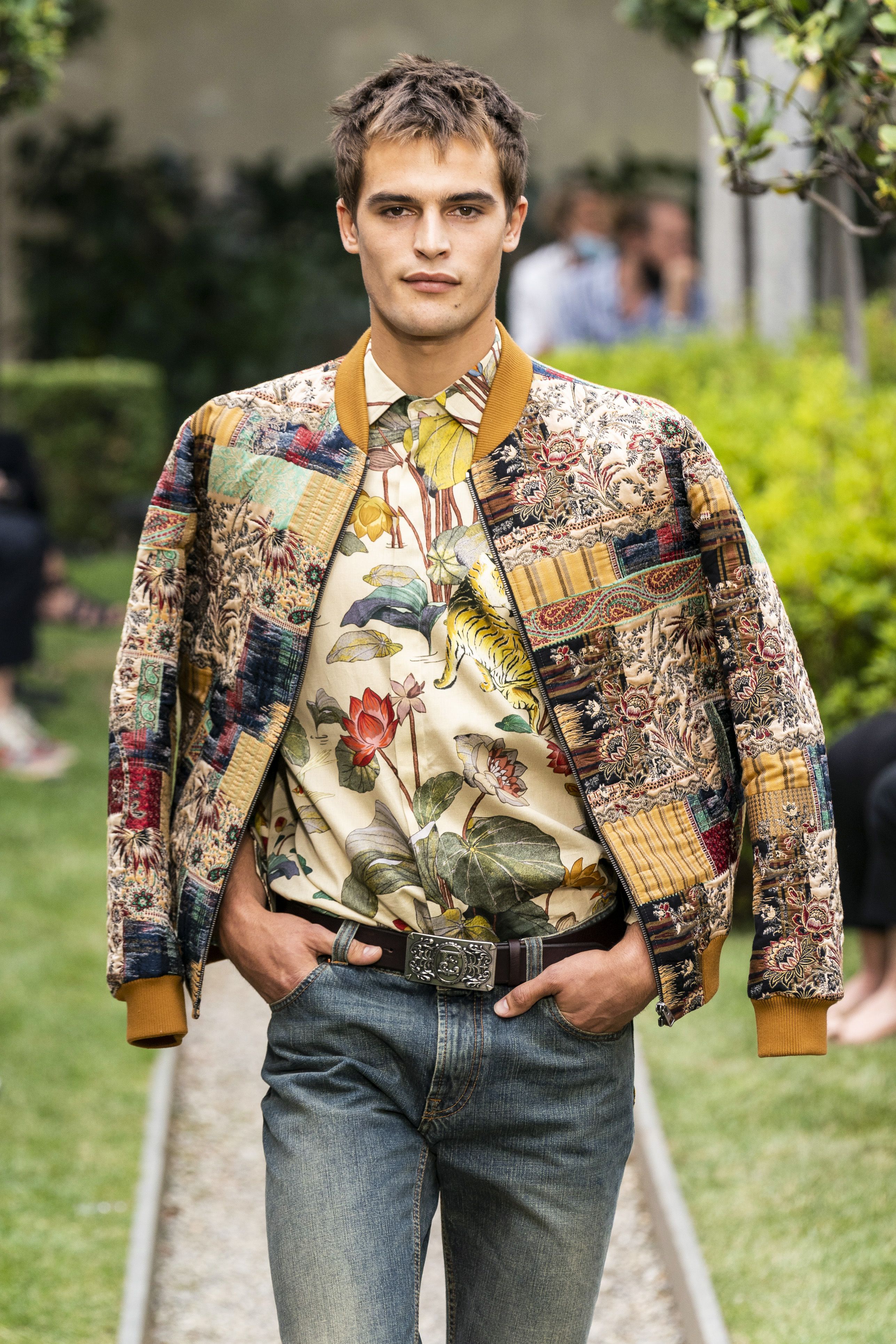 Camisa de flores para hombre: manual de uso para el verano