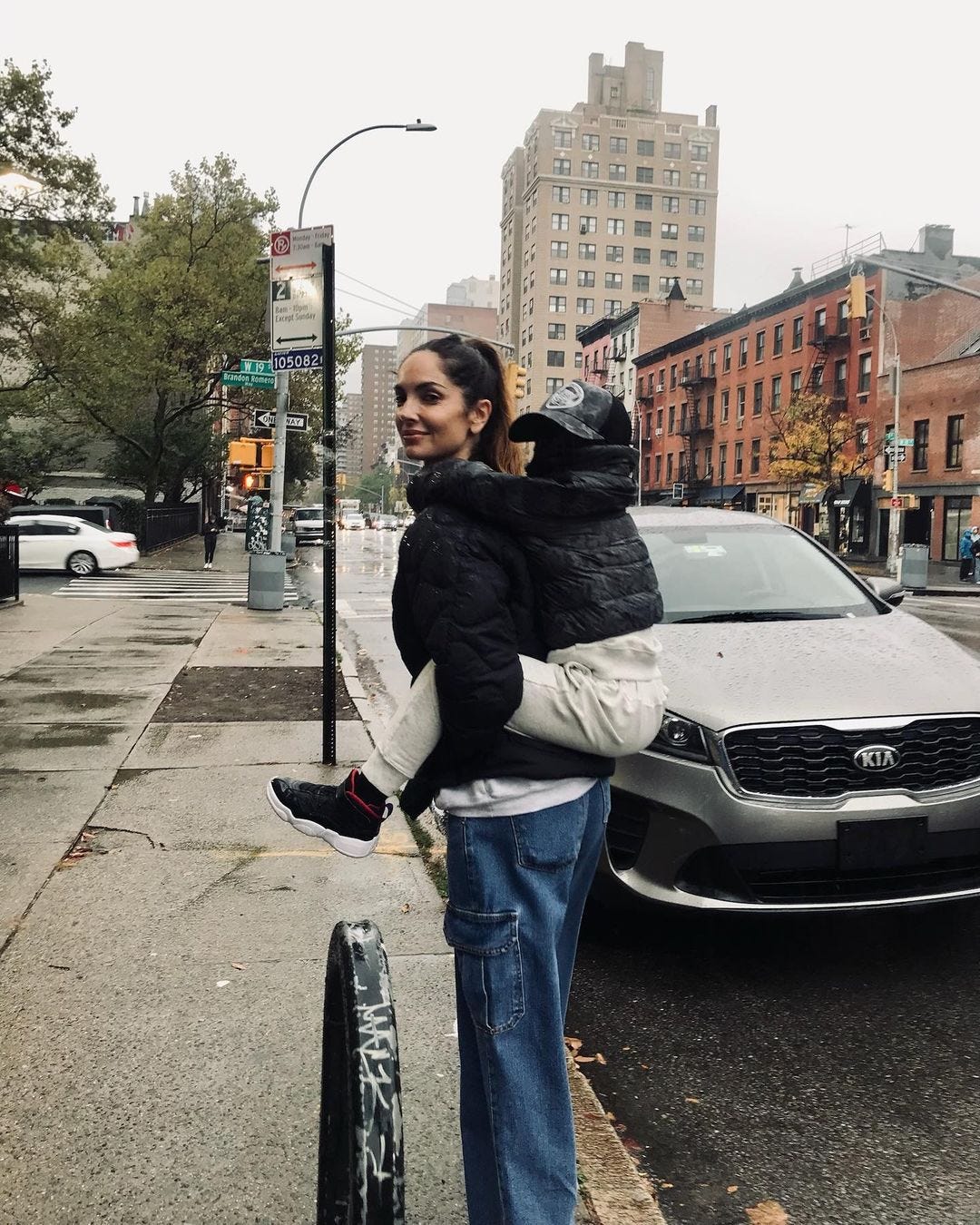 Eugenia Silva’s sporty “look” for sightseeing