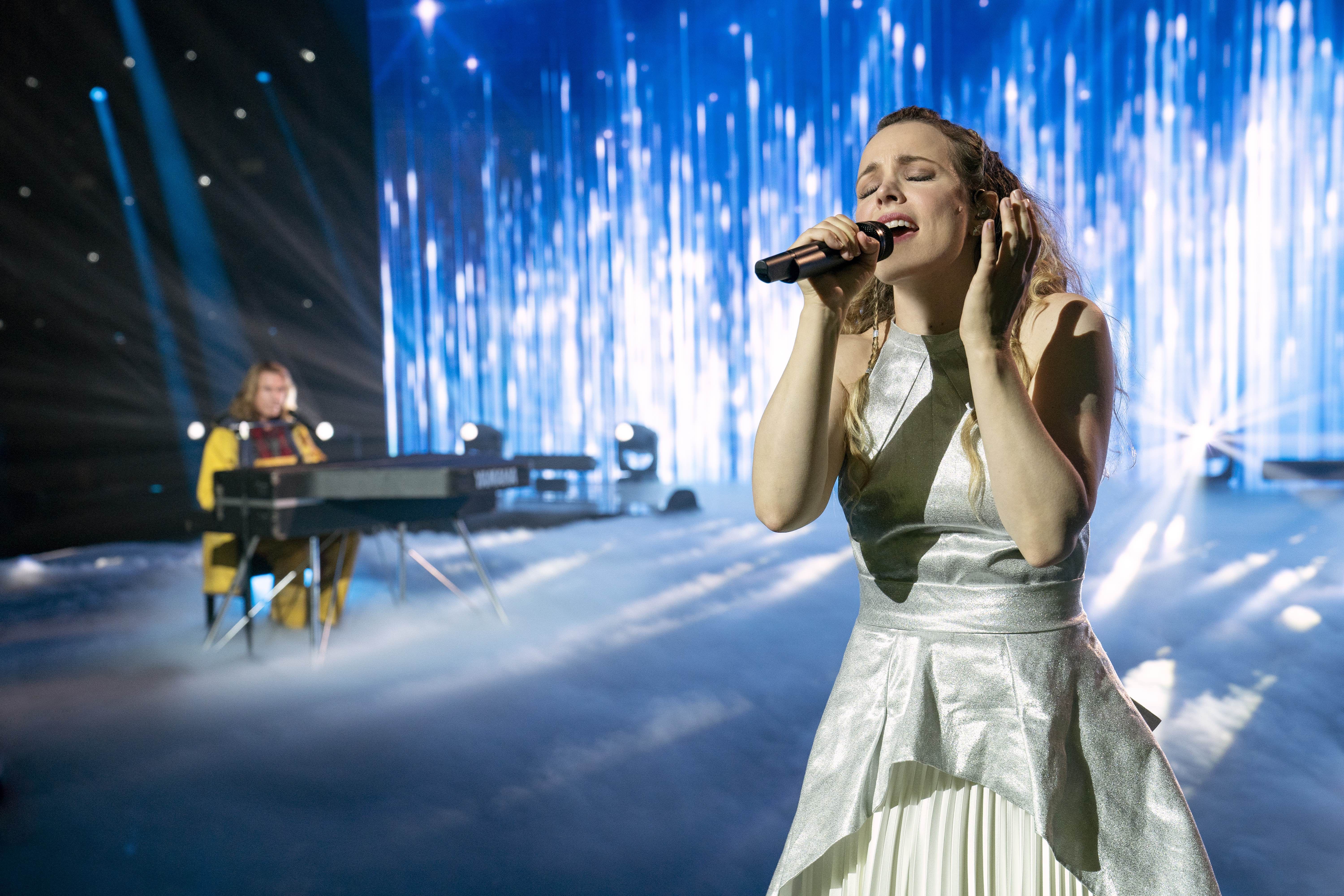 Does Rachel Mcadams Sing In The Eurovision Movie