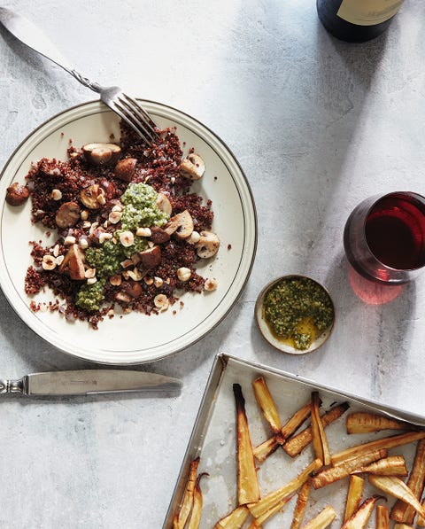 Recept Voor Een Vega Klassieker Rode Quinoa Met Hazelnoot Pesto En Pastinaakfrietjes