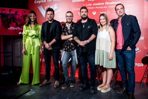 Eva González, Pablo López, Andrés Martín (ganador), Antonio Orozco, María Espinosa (finalista) y Javier Moya (finalista) durante la presentación del concierto de 'La Voz'.