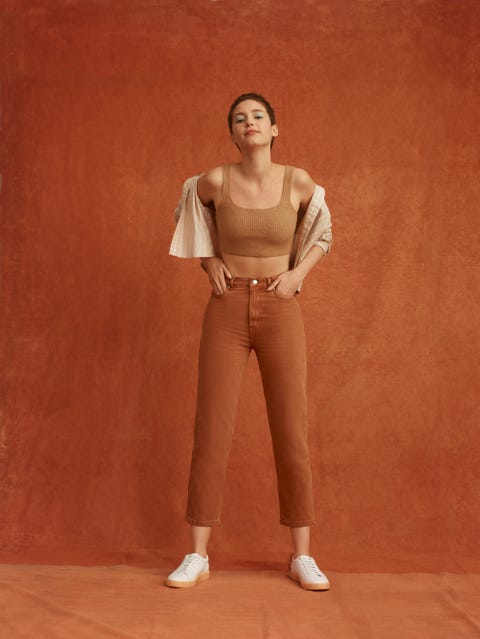 everlane model wearing way high colored jean