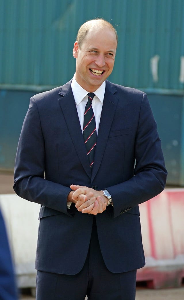Royal fans are losing it over awkward photo of Prince William