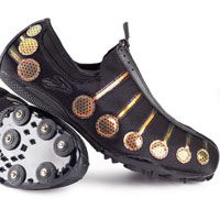 can you wear track spikes on grass